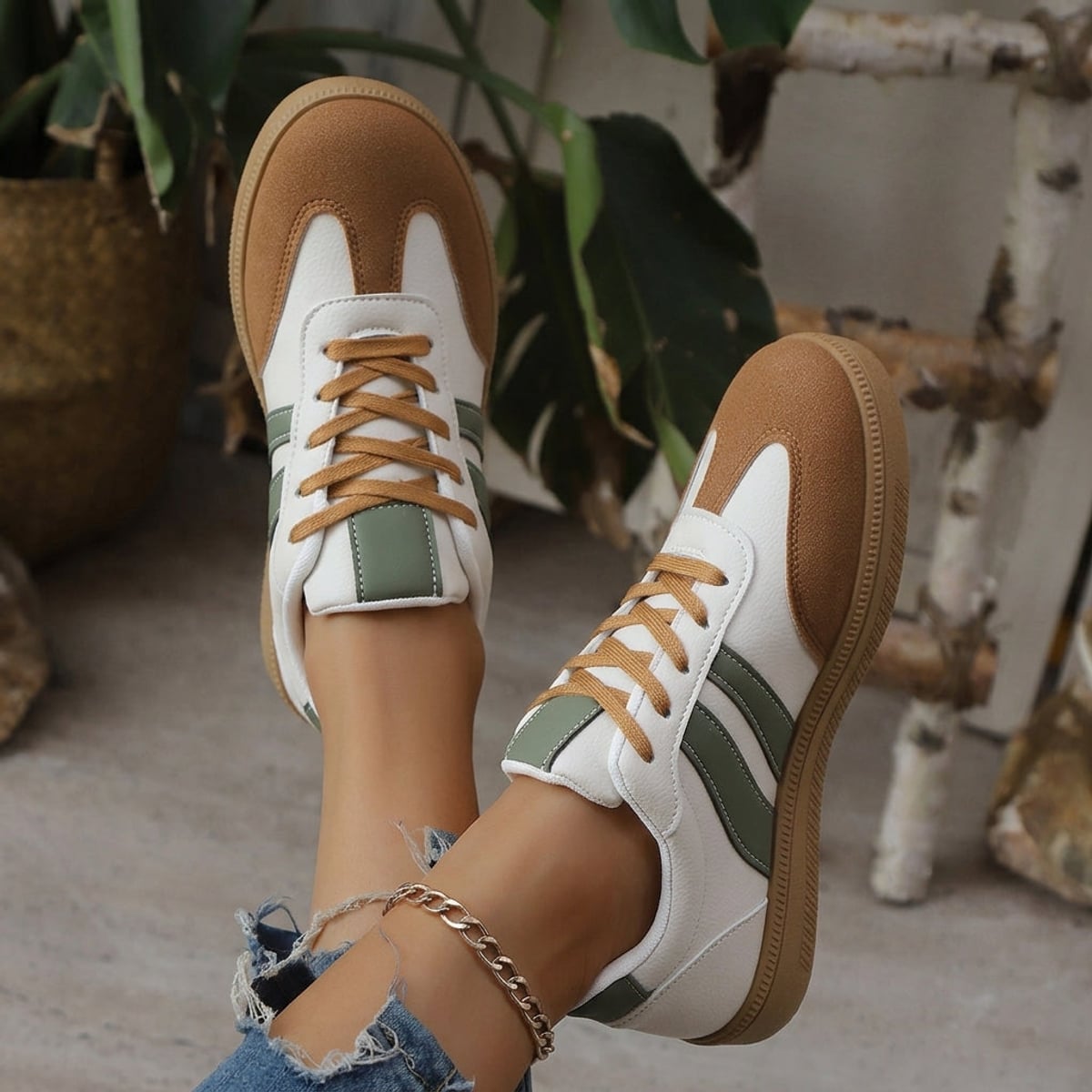 basket femme style rétro à lacets en vert & blanc