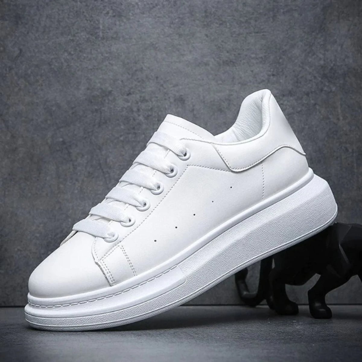 basket homme plateforme bout rond en blanc
