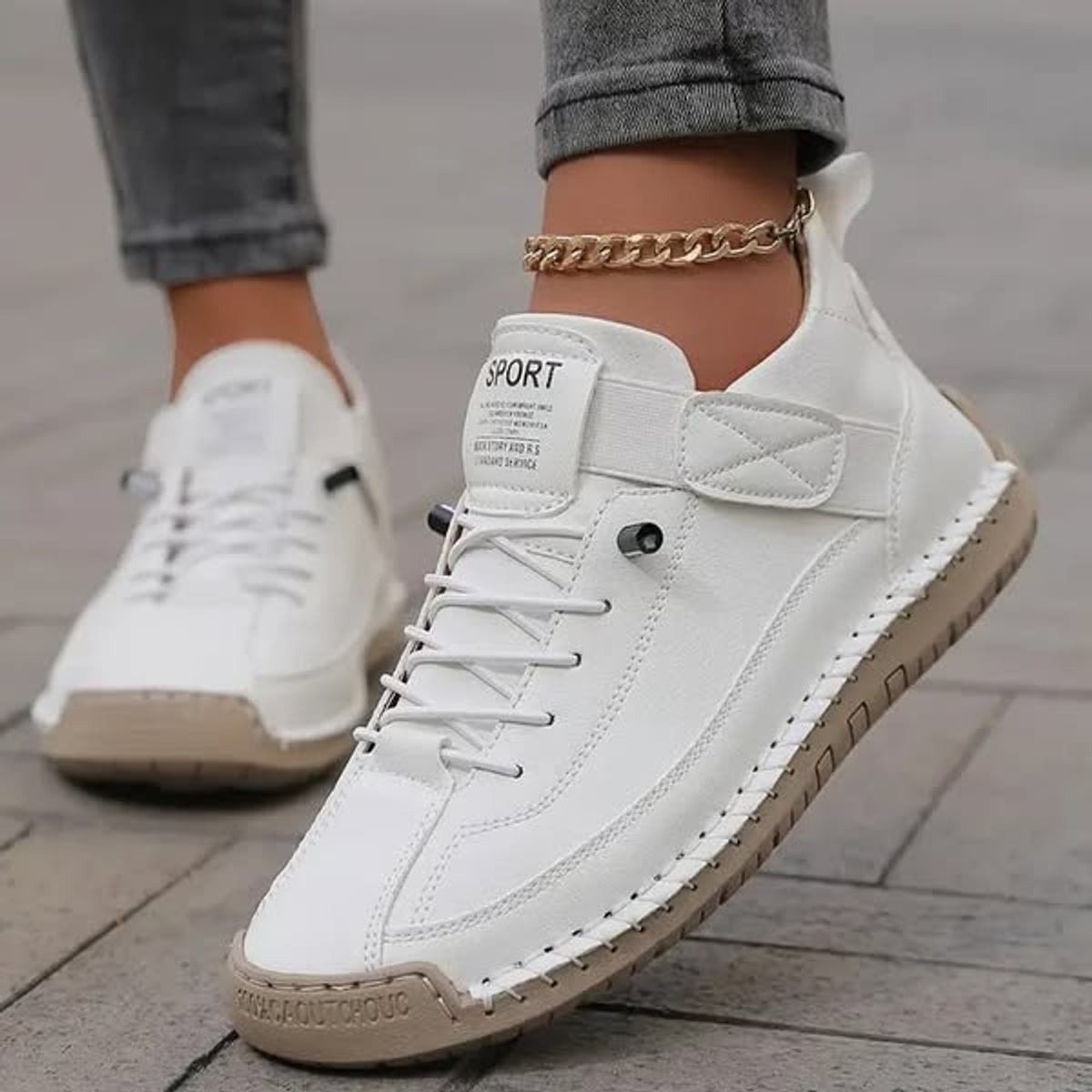 baskets femme lacets semelle cousue en blanc
