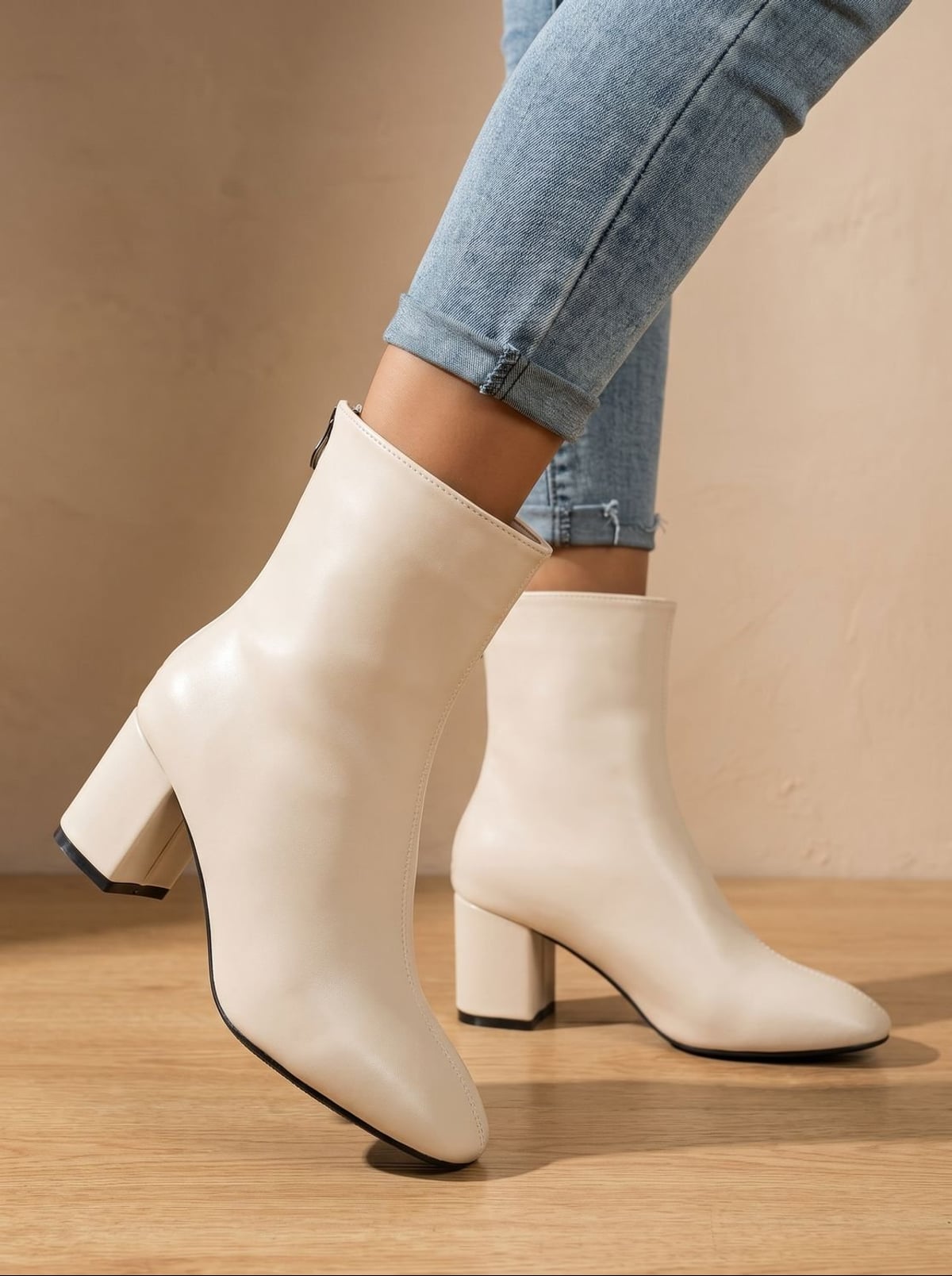 bottines femme talon bloc bout pointu en beige