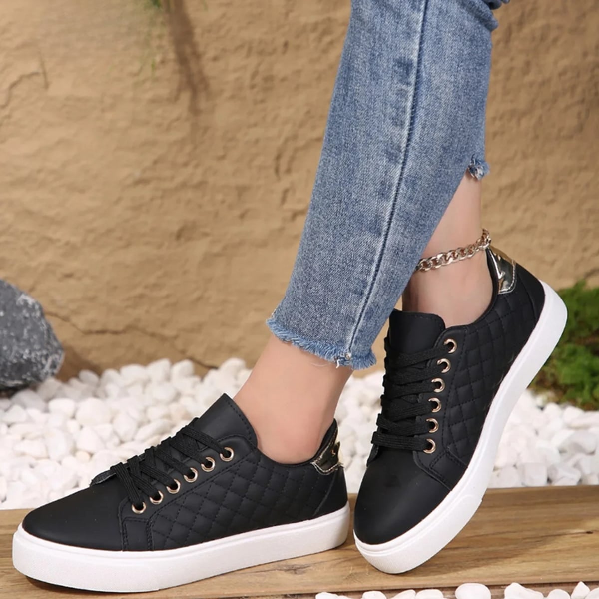 chaussures femme semelle anatomique bout rond noir