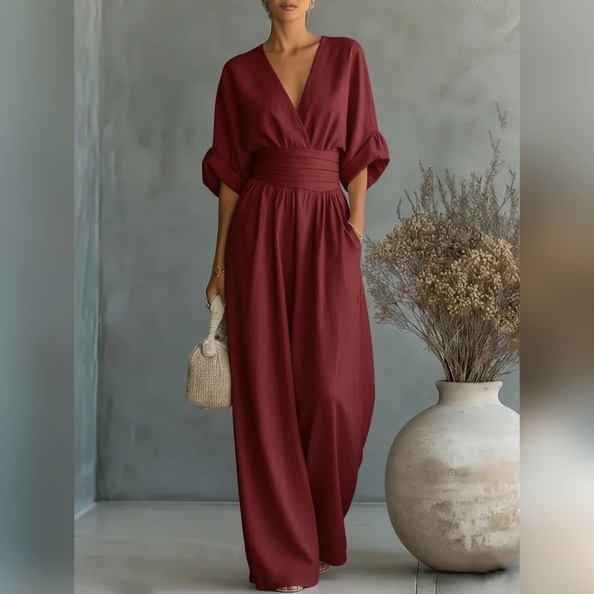 combinaison femme col en v jambes larges en rouge