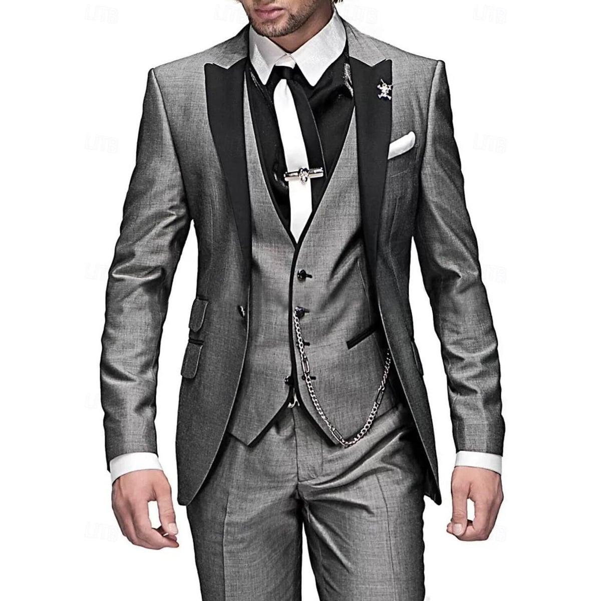 costume 3 pièces homme coupe slim revers satin en gris