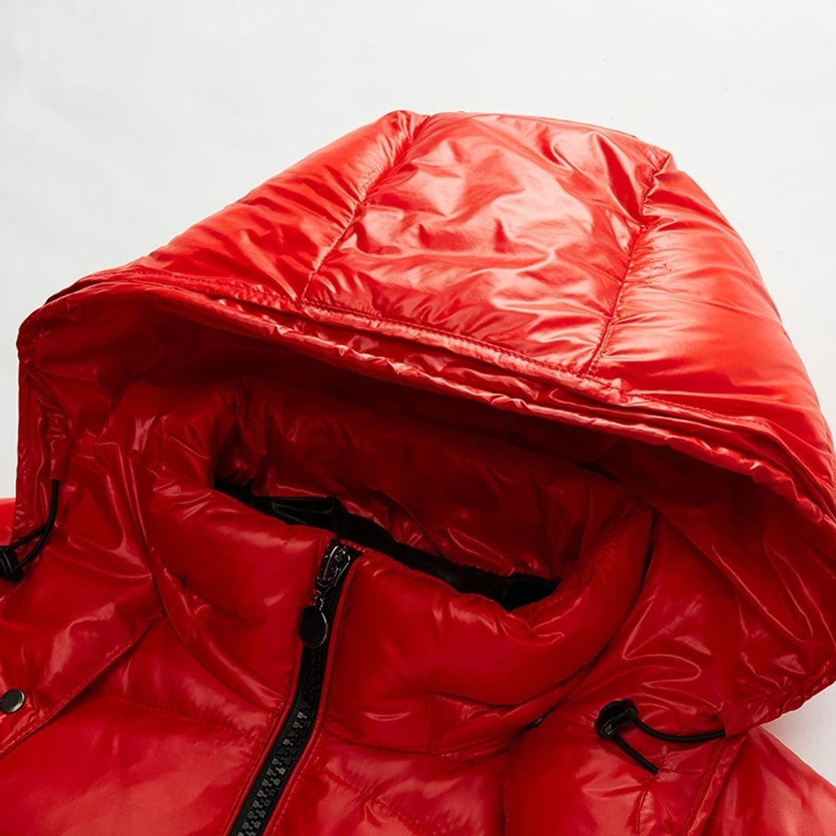 doudoune homme brillante à capuche en rouge