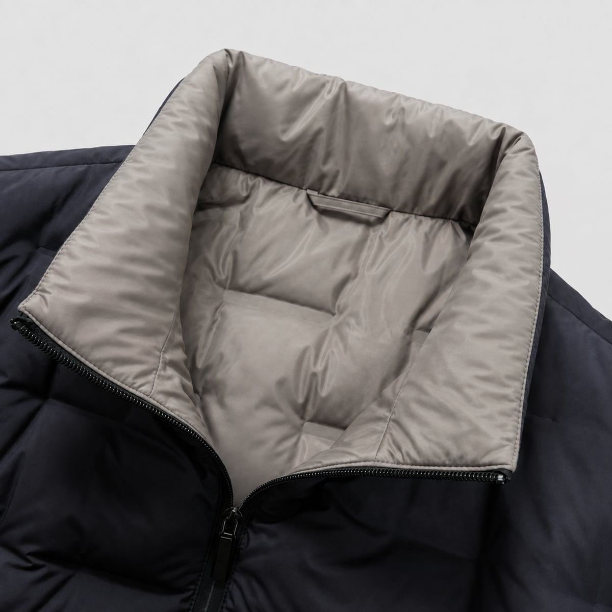 doudoune homme col montant coupe ajustée en noir