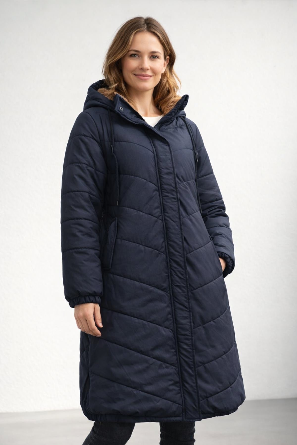doudoune longue femme à capuche matelassée en Bleu marine