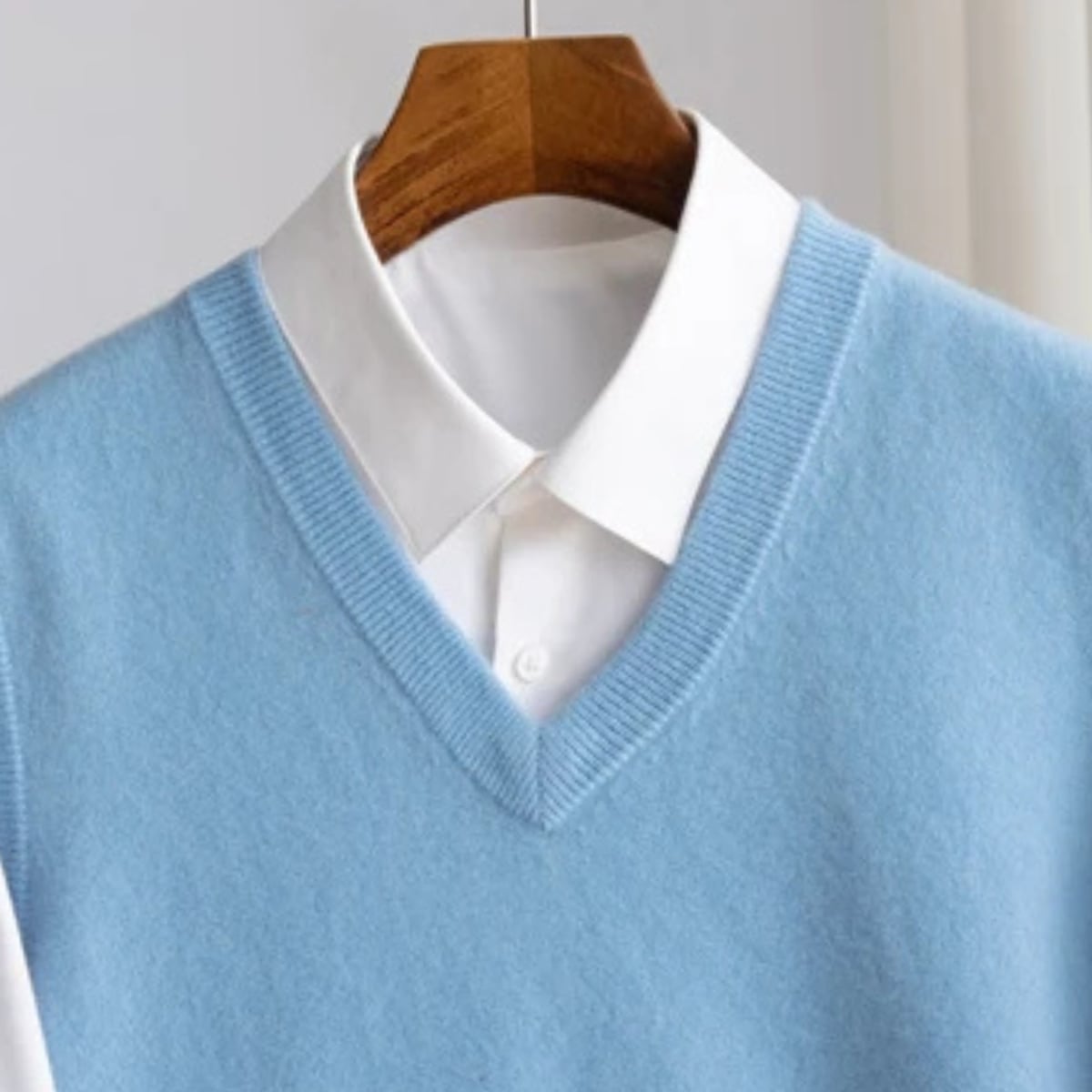gilet col en v homme coupe ajustée