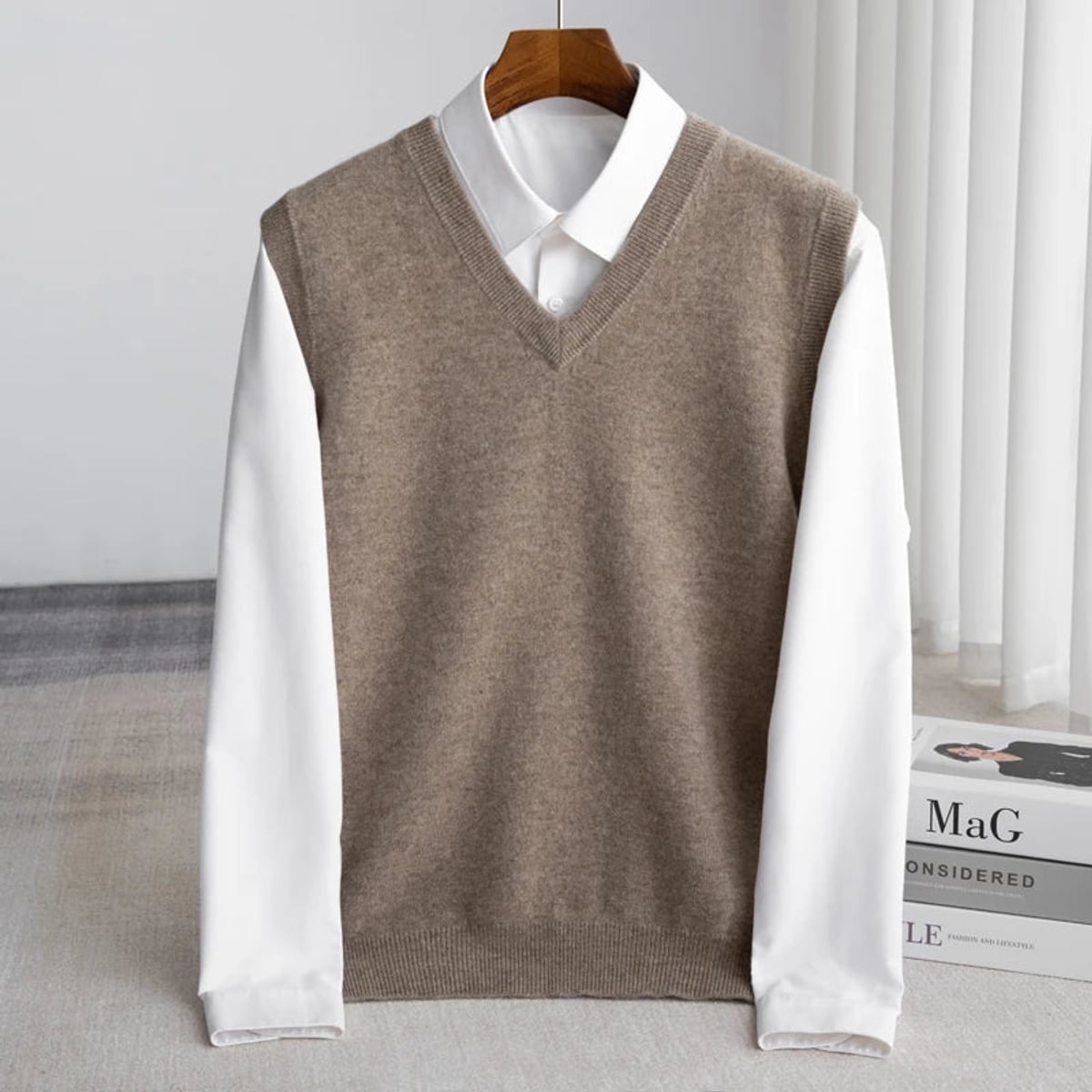 gilet col en v homme coupe ajustée en camel