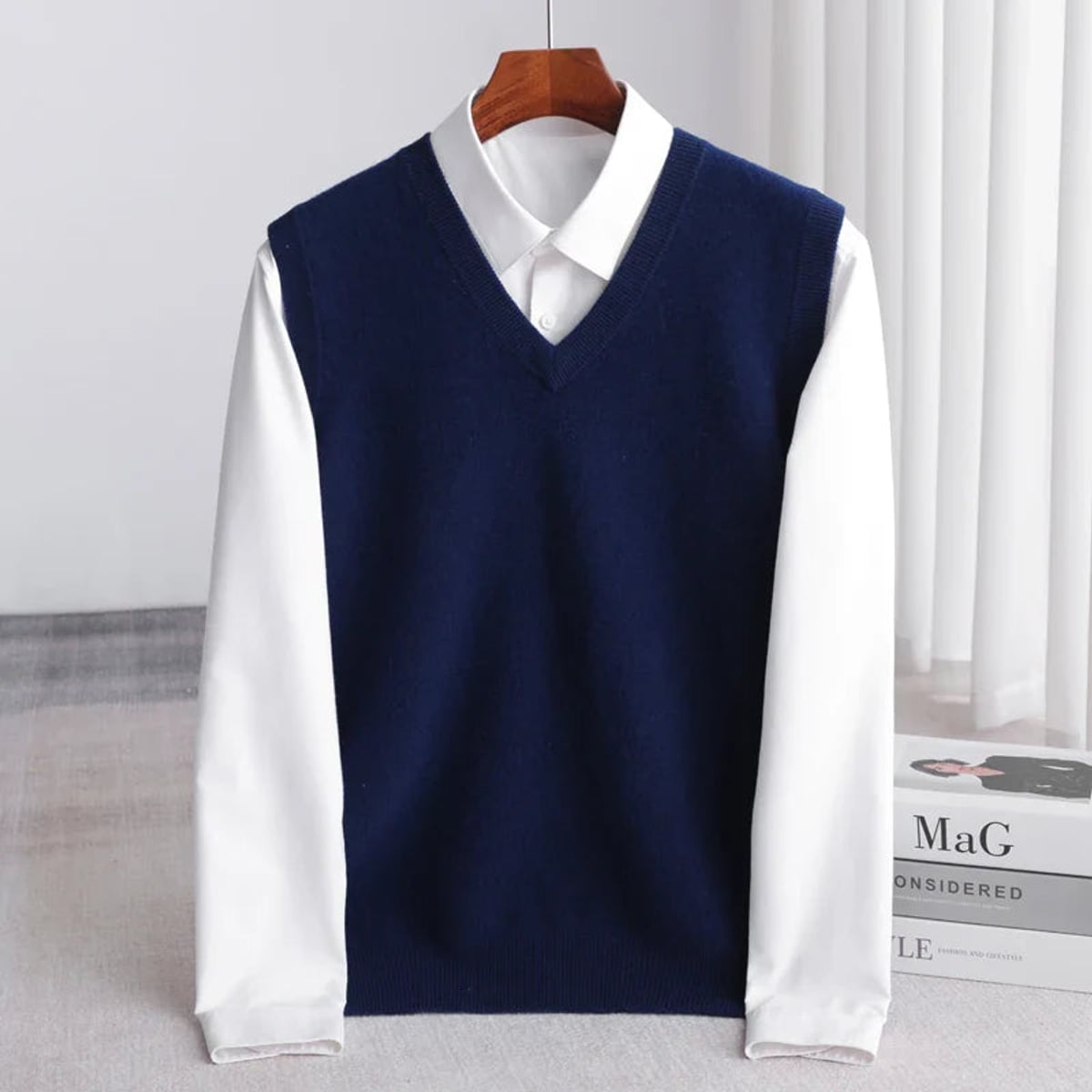 gilet col en v homme coupe ajustée en bleu marine