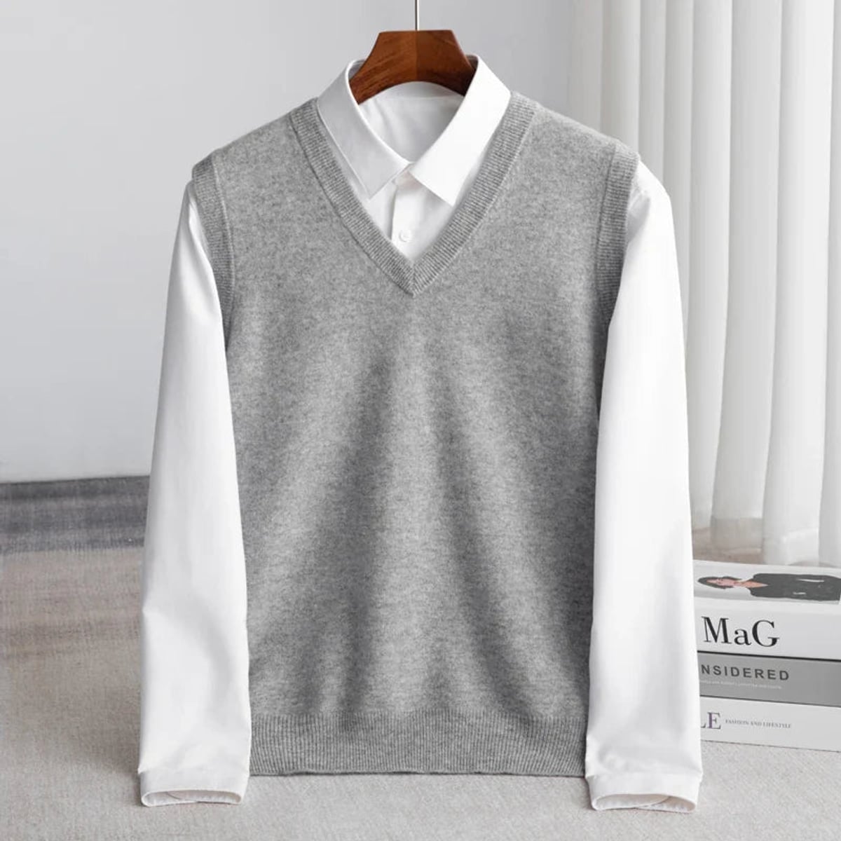 gilet col en v homme coupe ajustée en gris