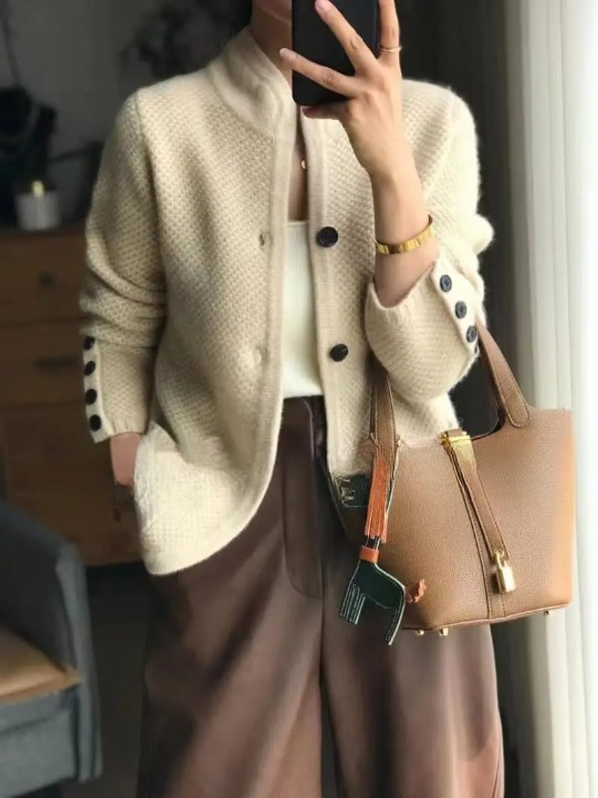 gilet femme boutonné col montant poches en beige