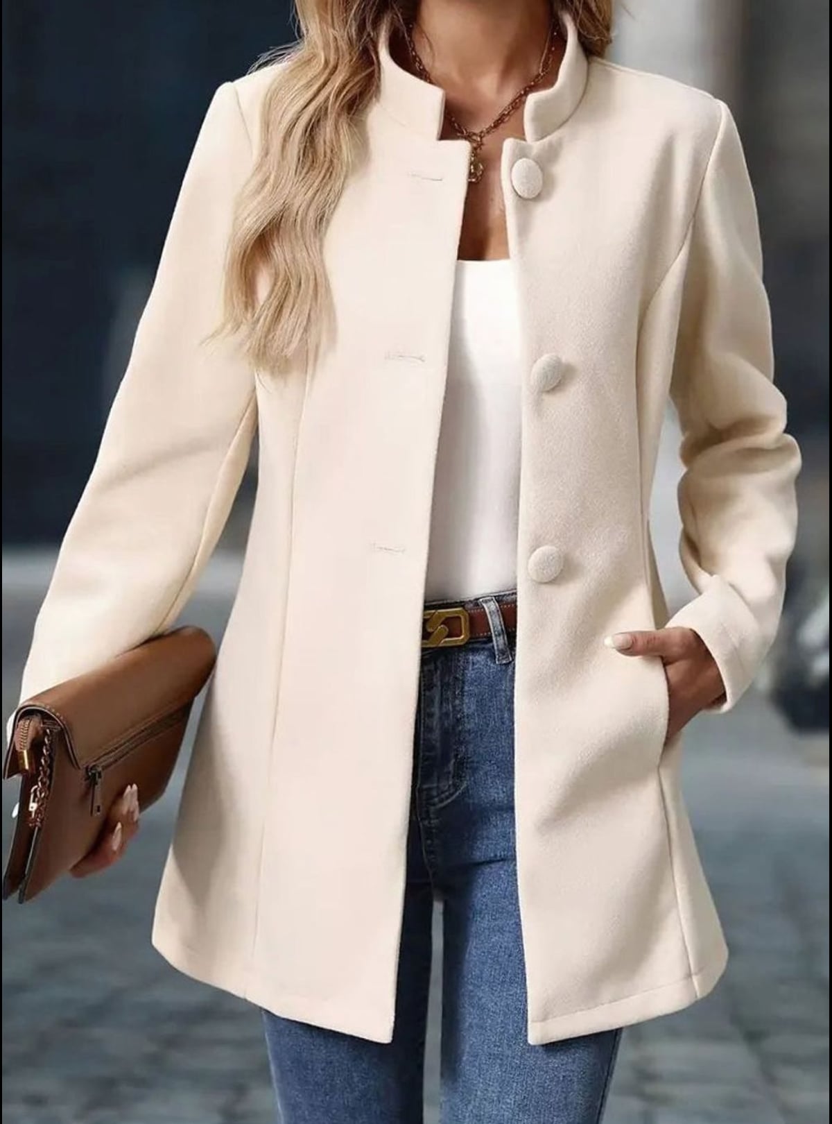 manteau femme col montant boutons en blanc