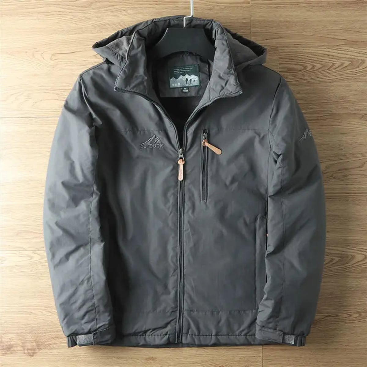 manteau homme coupe droite capuche amovible en gris