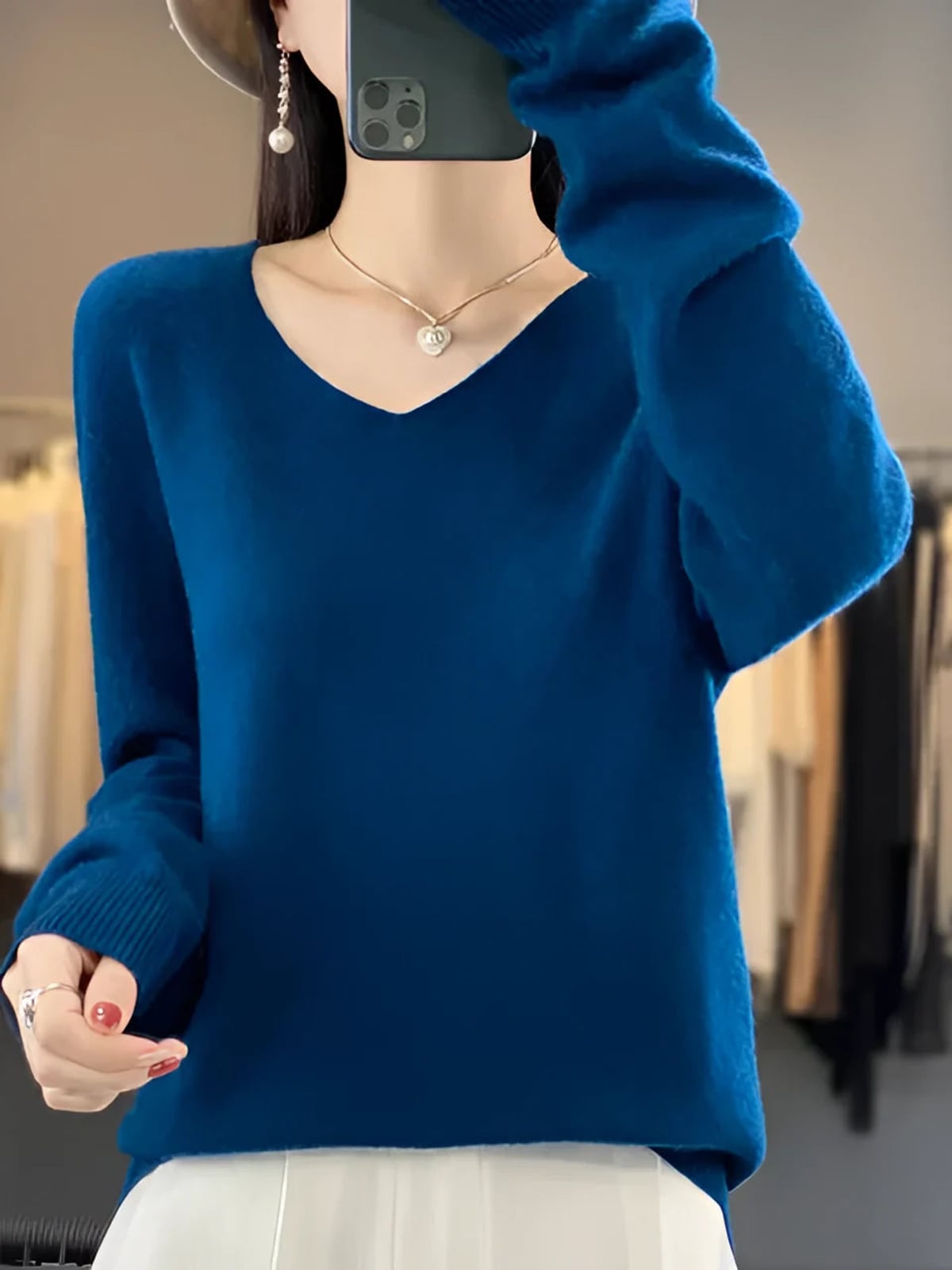 pull femme col en v manches longues en bleu marine