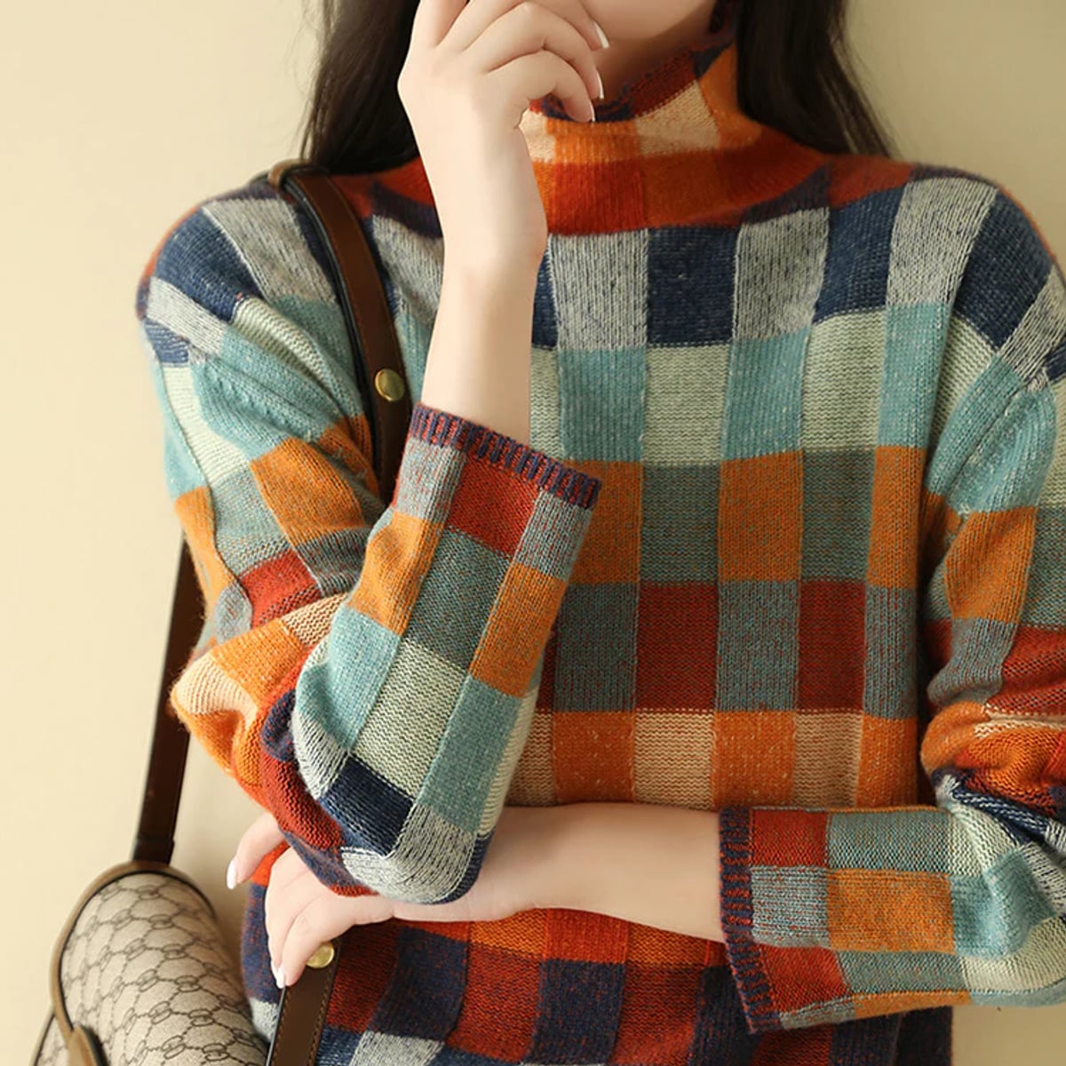 pull femme col montant motif carreaux