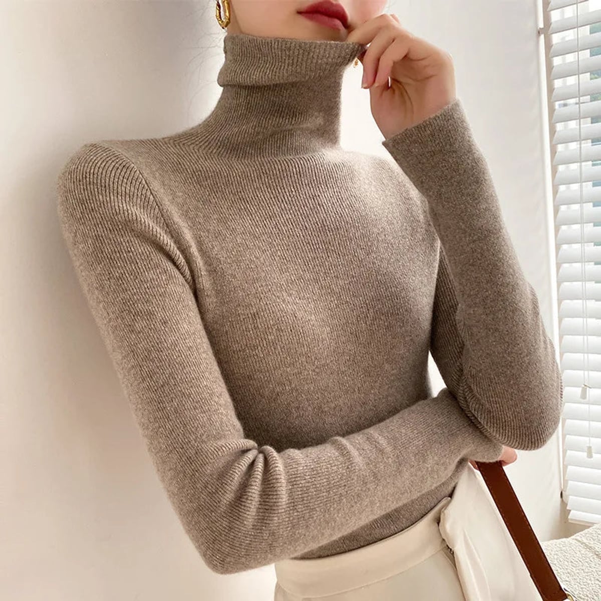 pull femme col roulé coupe slim en camel