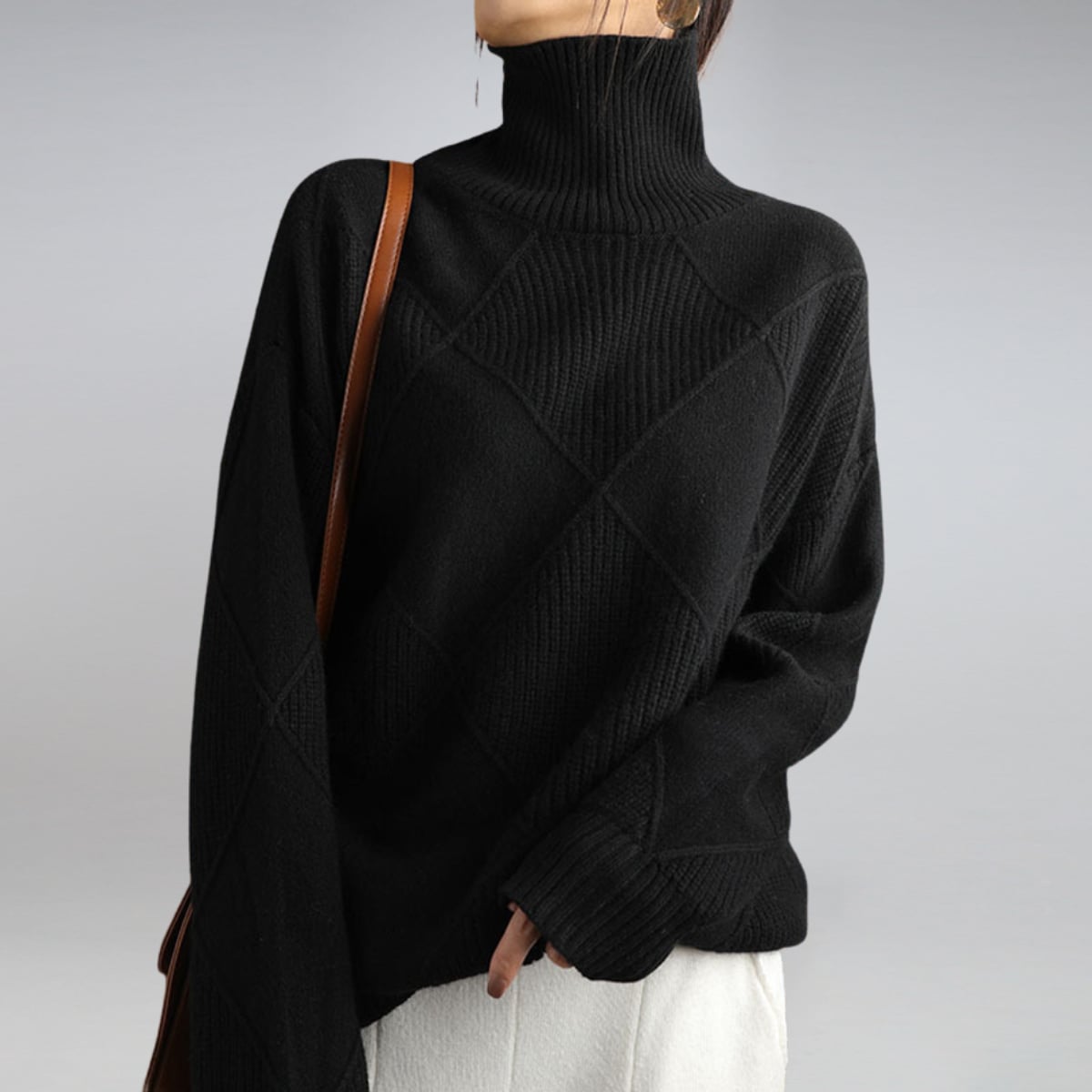 pull femme col roulé jacquard losanges oversize en noir