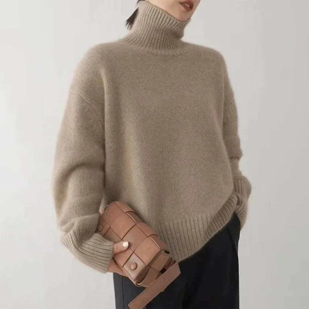 pull femme col roulé oversize en camel