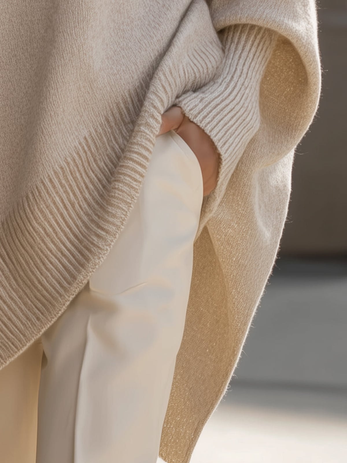 pull femme oversize col rond asymétrique en beige