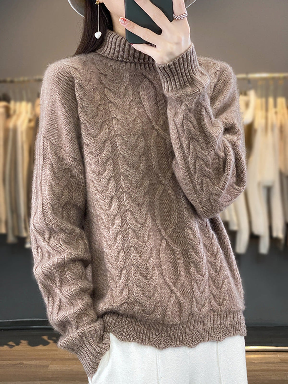 pull femme oversize col rond torsadé en camel naturel