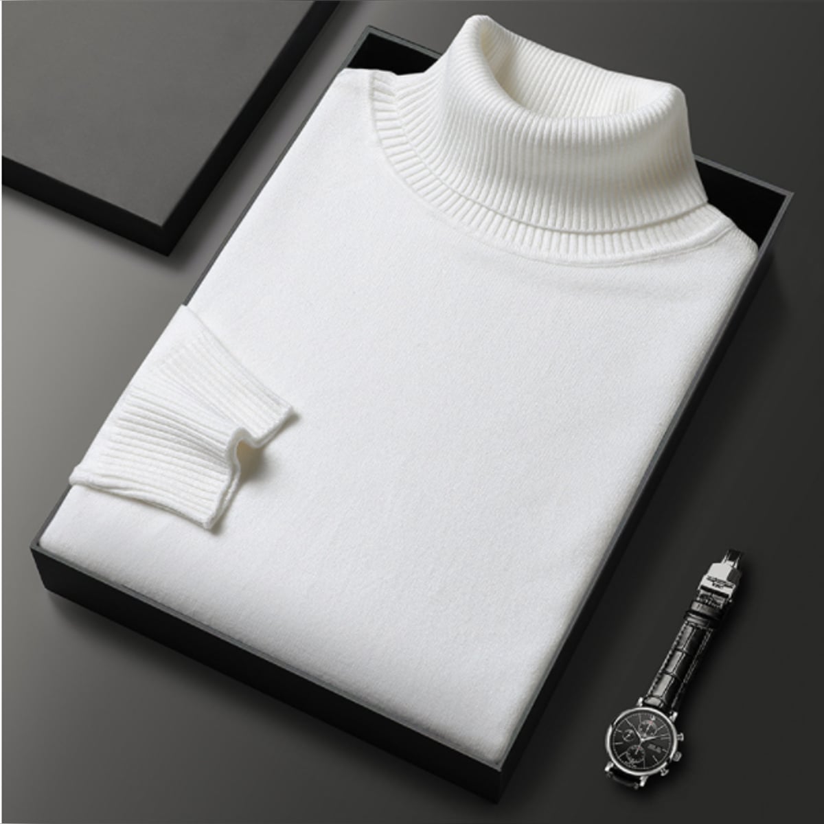 pull homme col roulé coupe ajustée en blanc