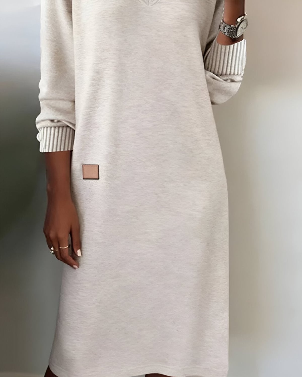 robe femme mi-longue col en v manches longues en blanc