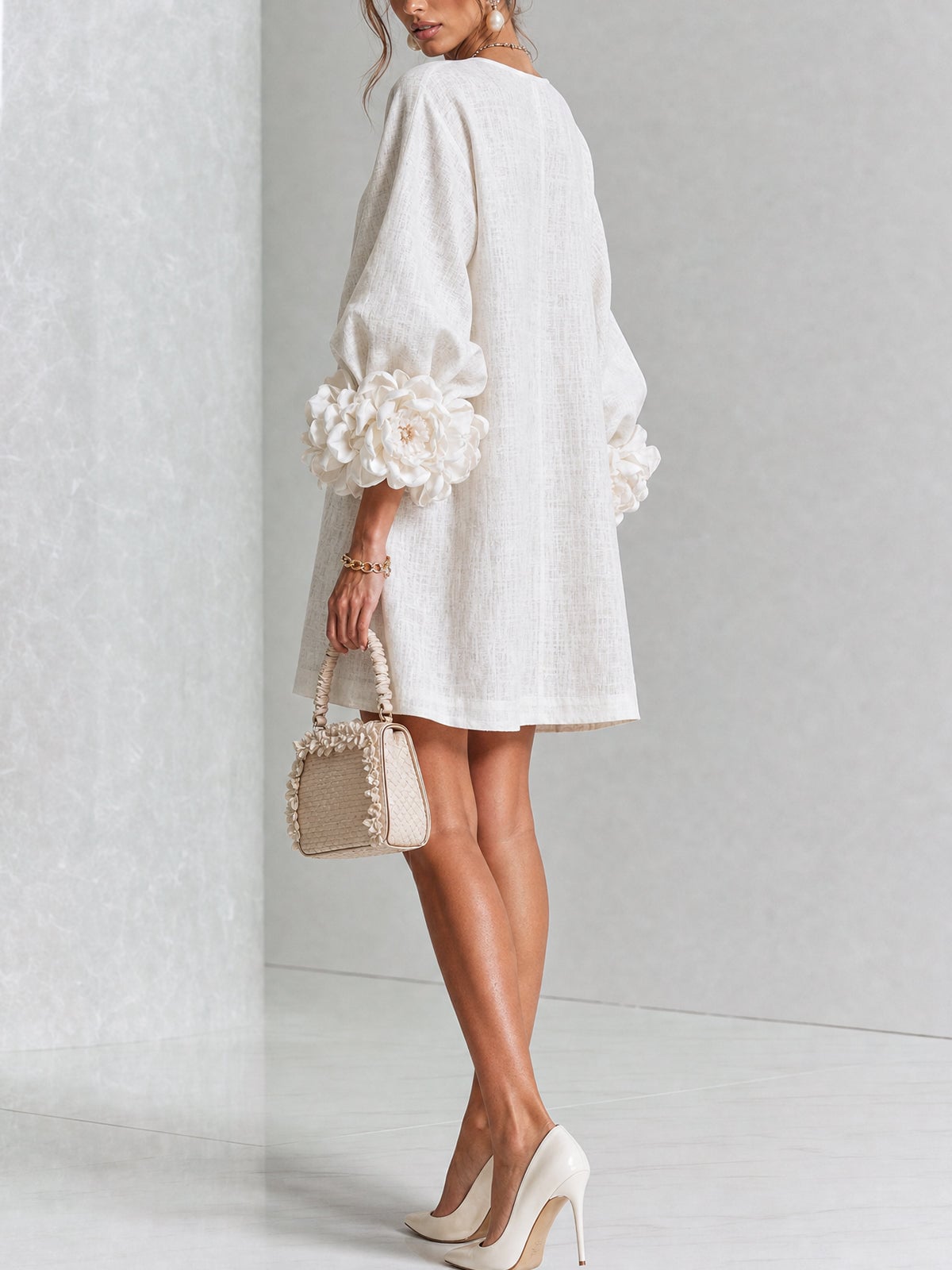 robe femme trapèze manches bouffantes boutons floraux en blanc cassé