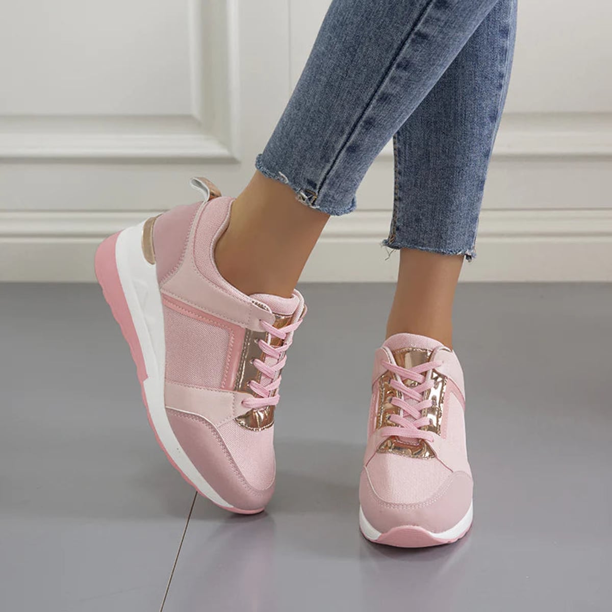 sneakers femme compensées à lacets en rose