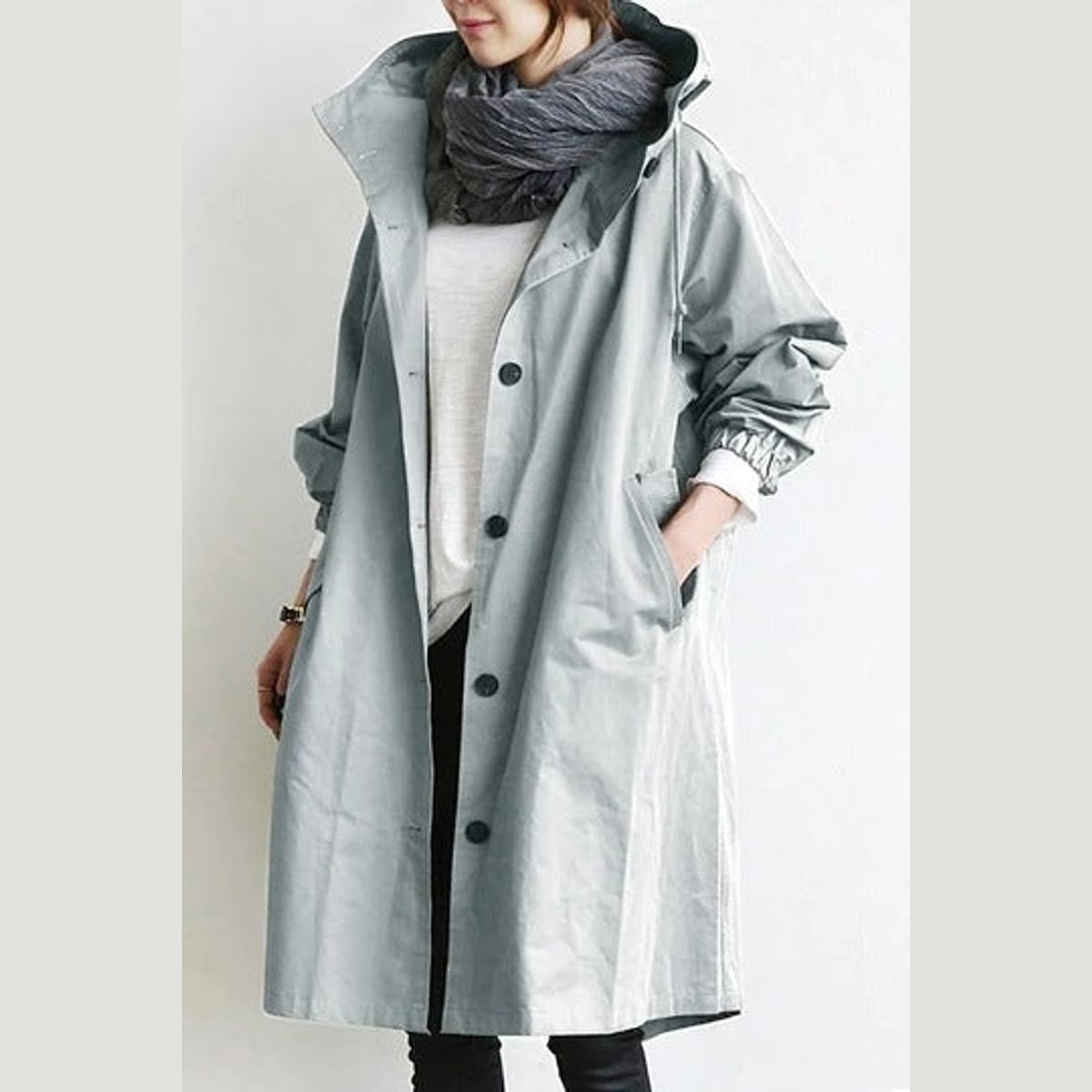 trench femme à capuche longueur genou en gris clair