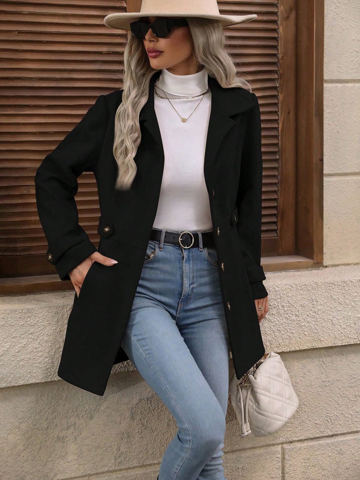 trench femme ceinturé coupe ajustée en noir