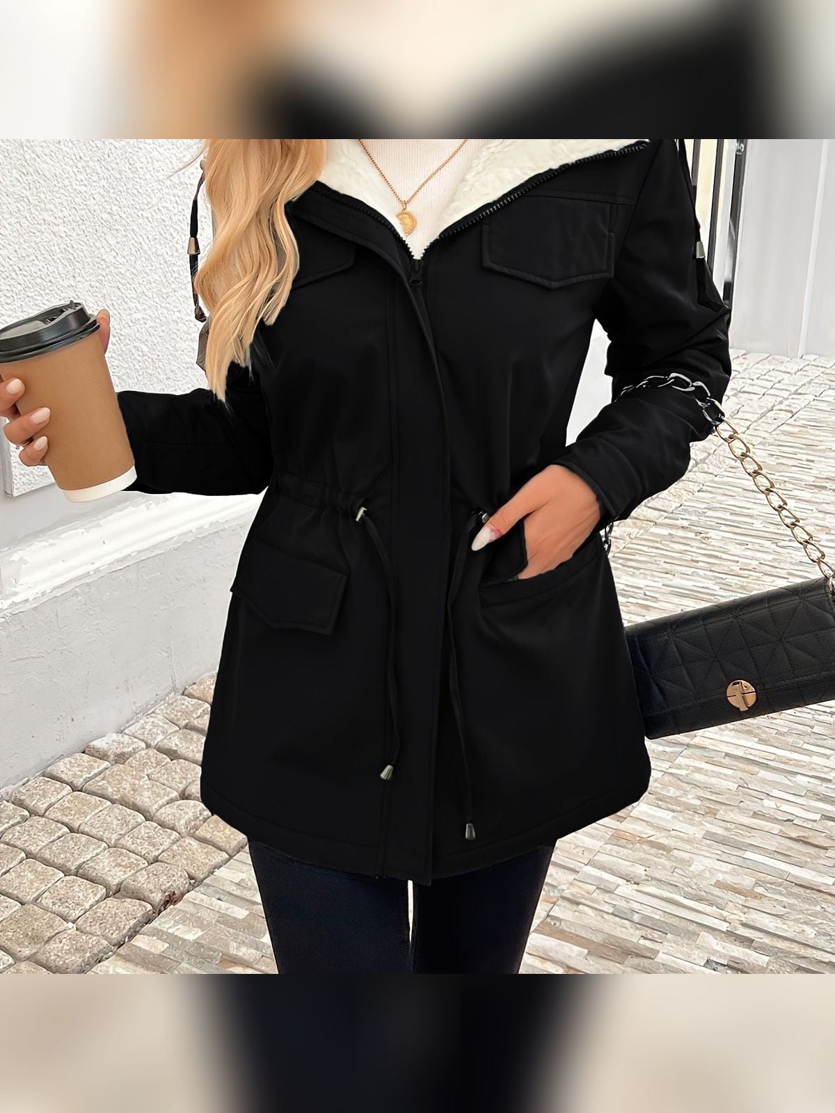 veste à capuche femme zippée coupe droite en noir