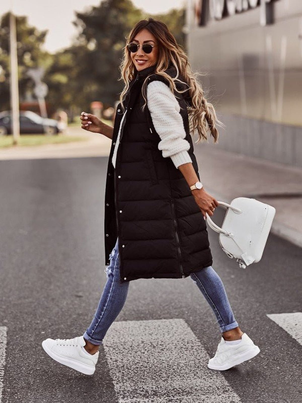 veste sans manches femme longue à capuche matelassée en noir