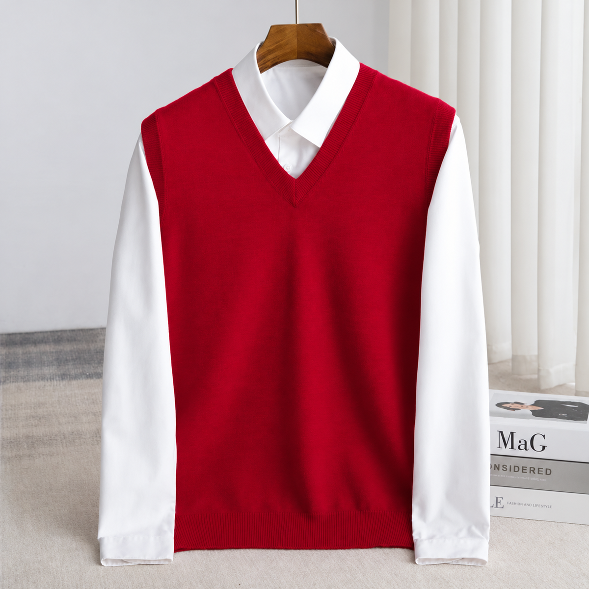 gilet col en v homme coupe ajustée en bordeaux