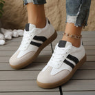 basket femme style rétro à lacets en noir & blanc