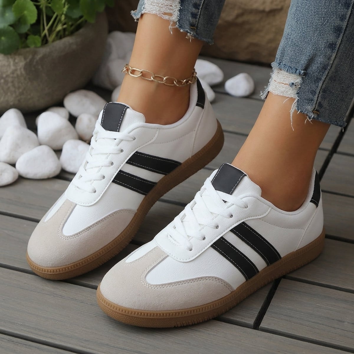 basket femme style rétro à lacets en noir & blanc