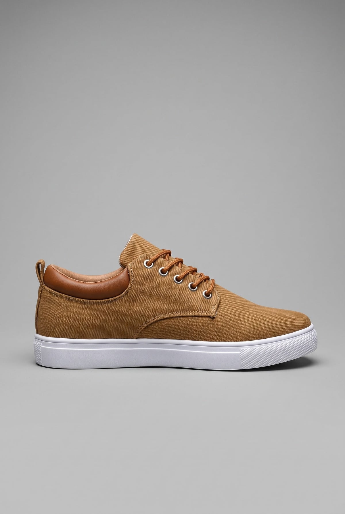 basket homme lacets semelle blanche en marron