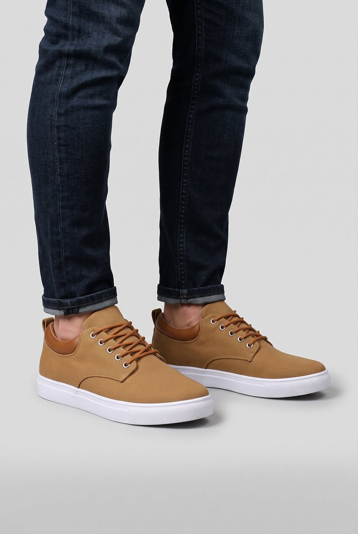 basket homme lacets semelle blanche 