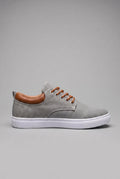 basket homme lacets semelle blanche en gris