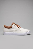 basket homme lacets semelle blanche en blanc