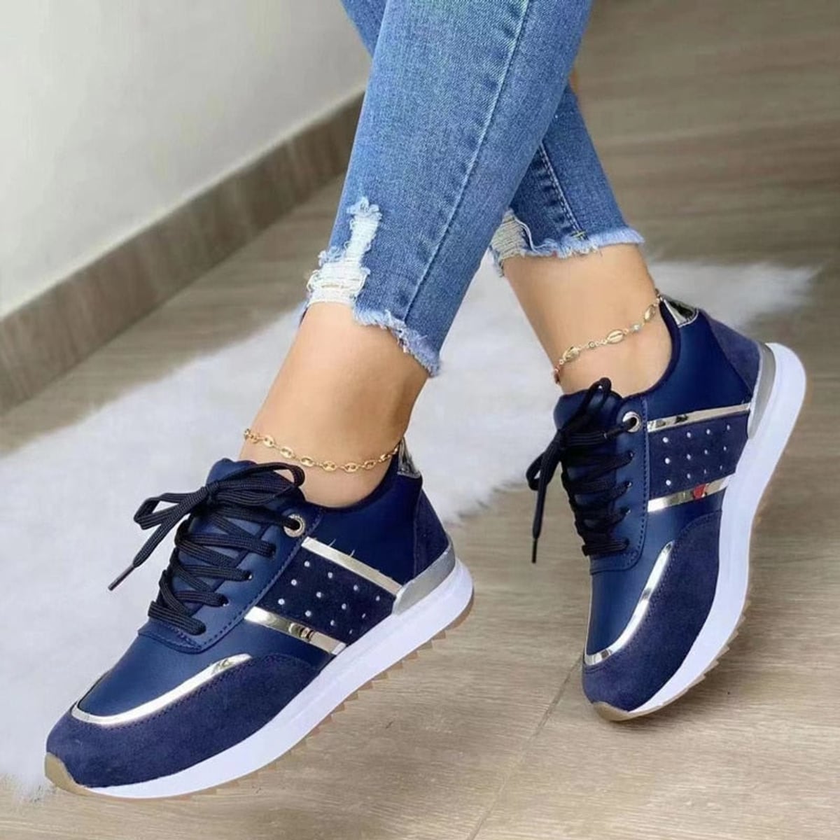 baskets femme lacets détails dorés en bleu