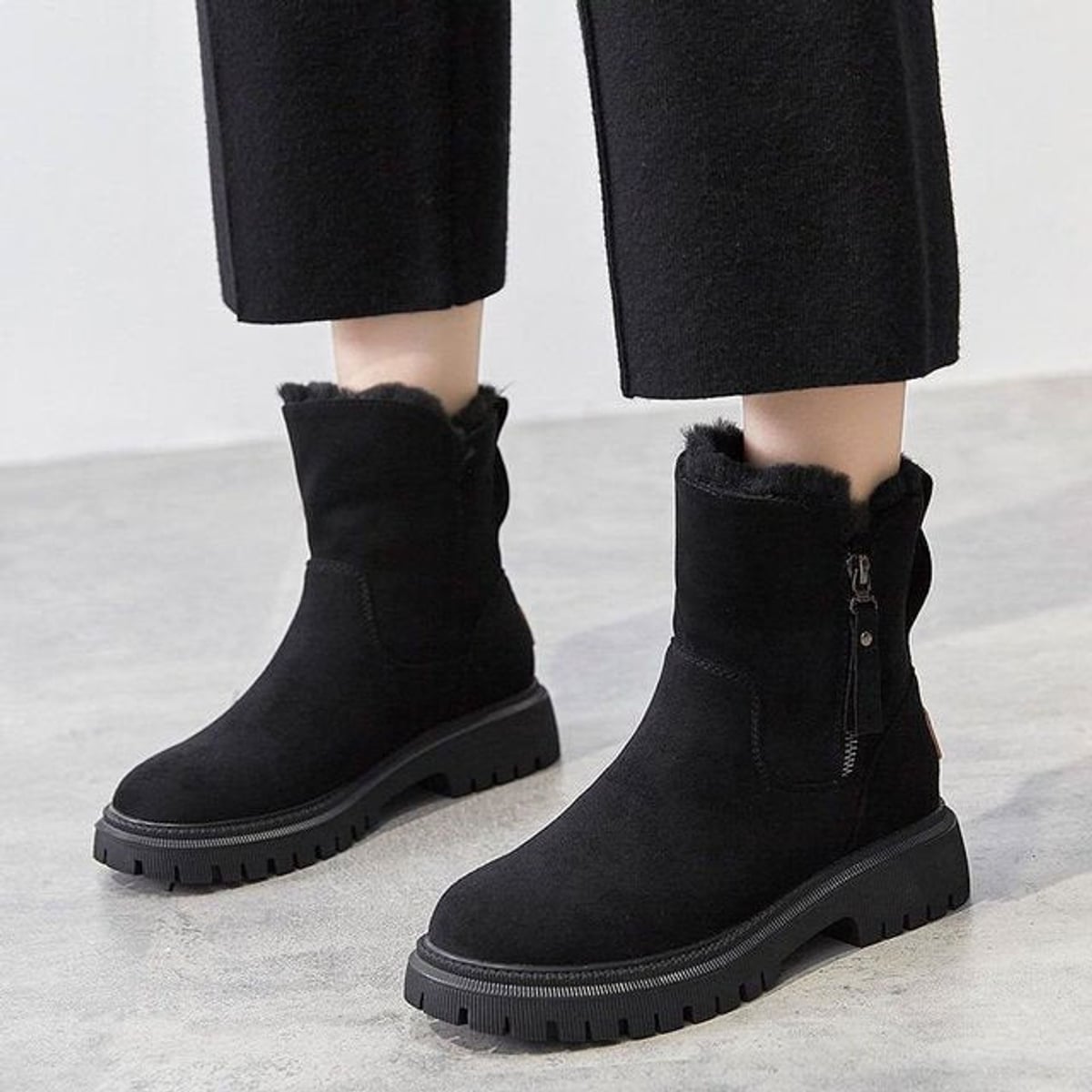 boots femme fourrées plateforme crantée en noir