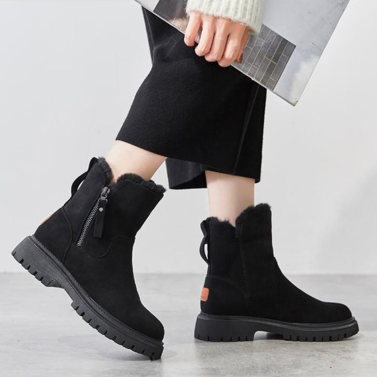 boots femme fourrées plateforme crantée en noir