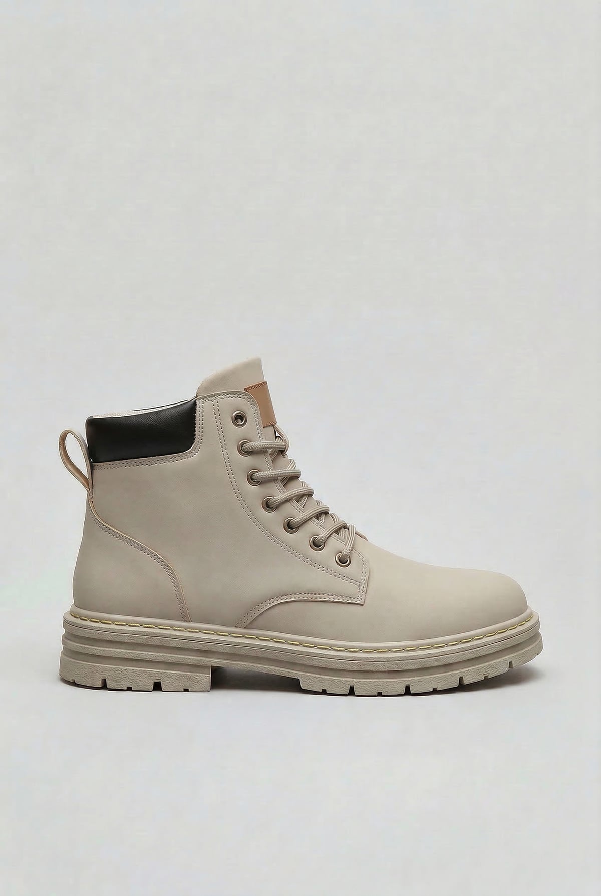 boots homme lacets semelle crantée en gris clair
