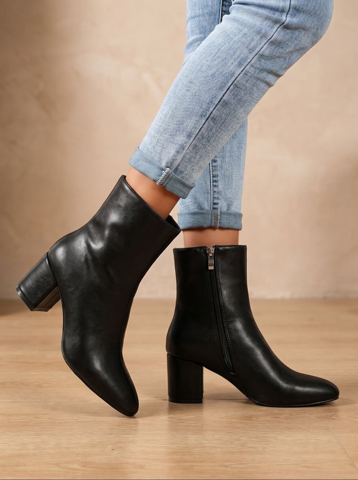 bottines femme talon bloc bout pointu en noir