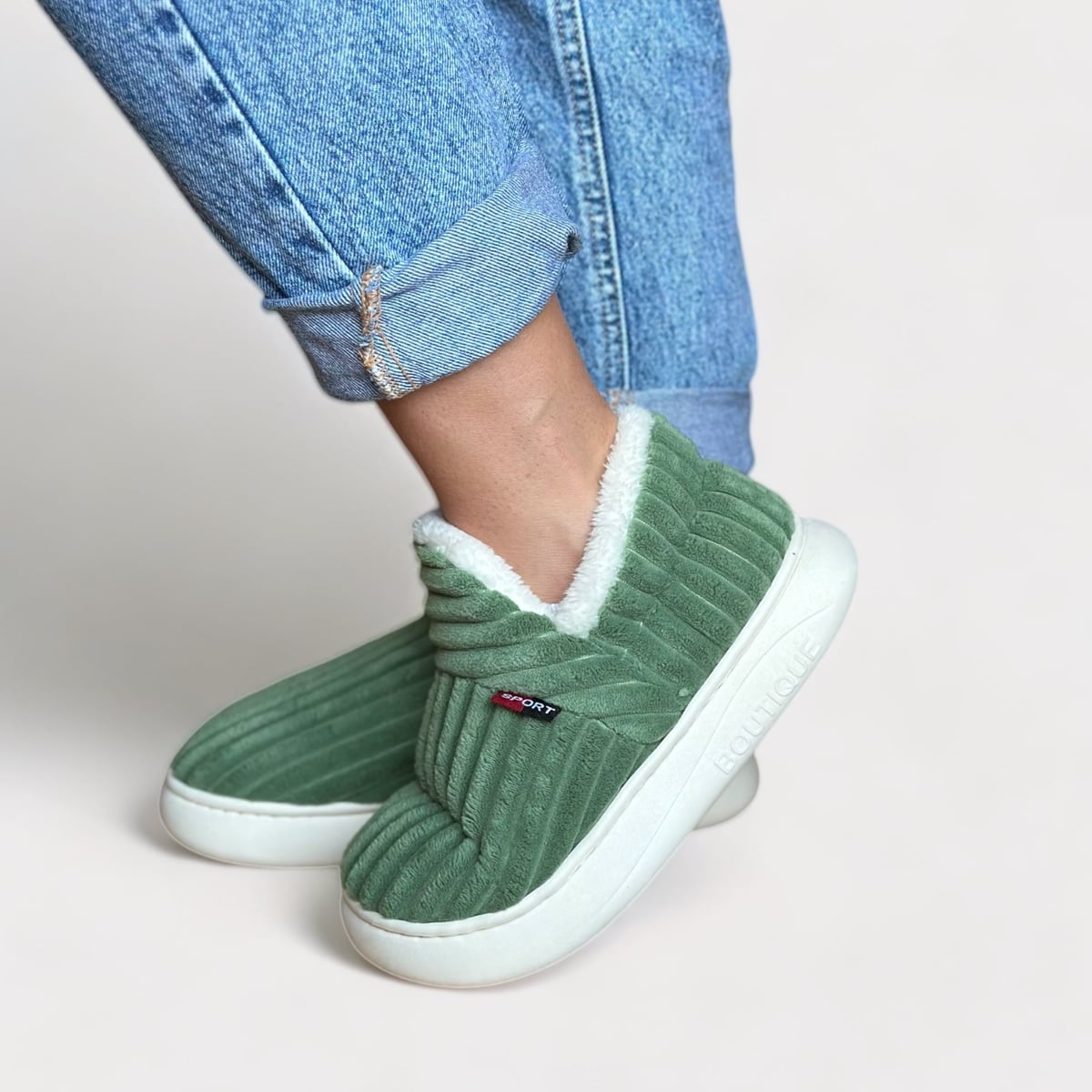 chausson femme fourré col haut en vert