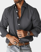 chemise homme coupe ajustée manches longues en gris foncé