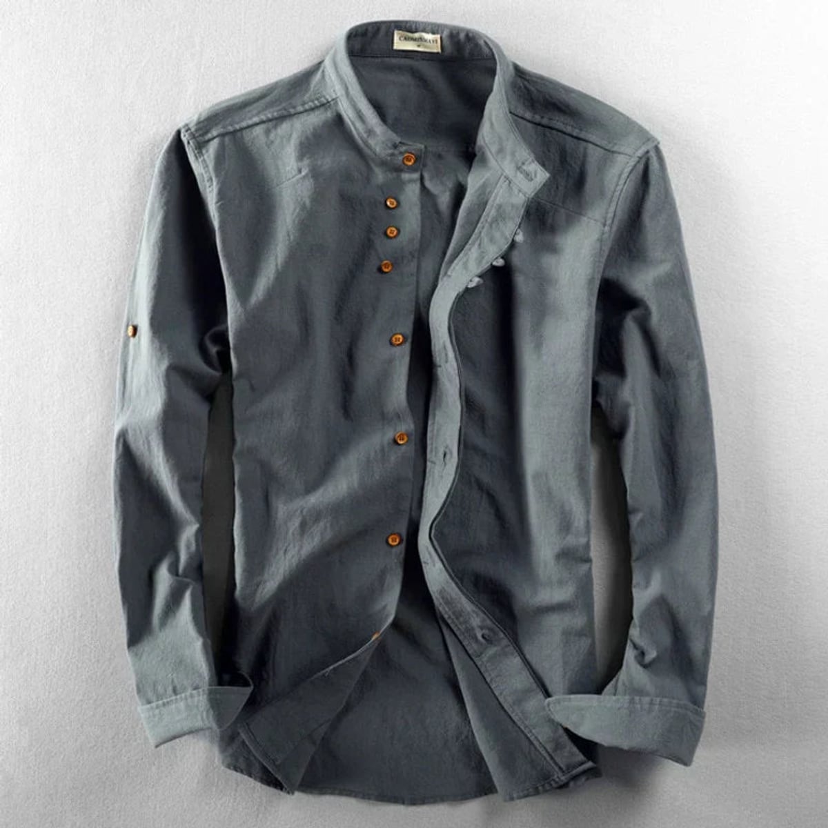 chemise homme coupe droite col rond en gris foncé