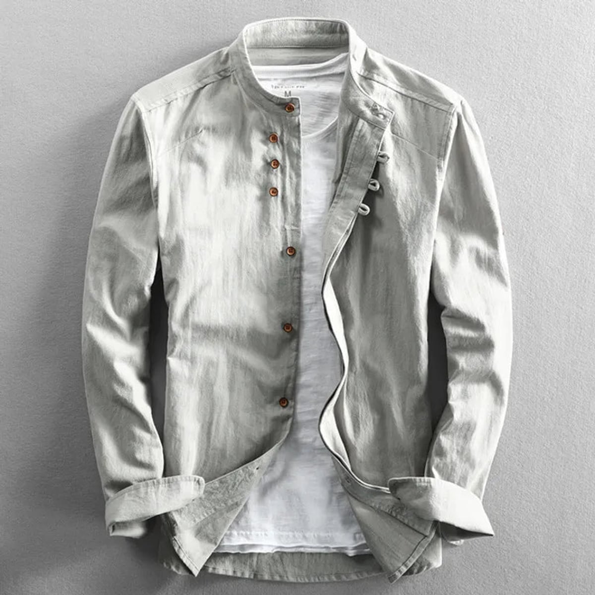 chemise homme coupe droite col rond en gris clair