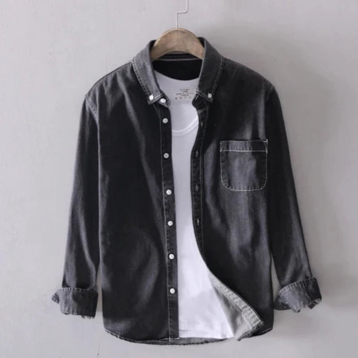chemise homme coupe droite poches plaquées en noir