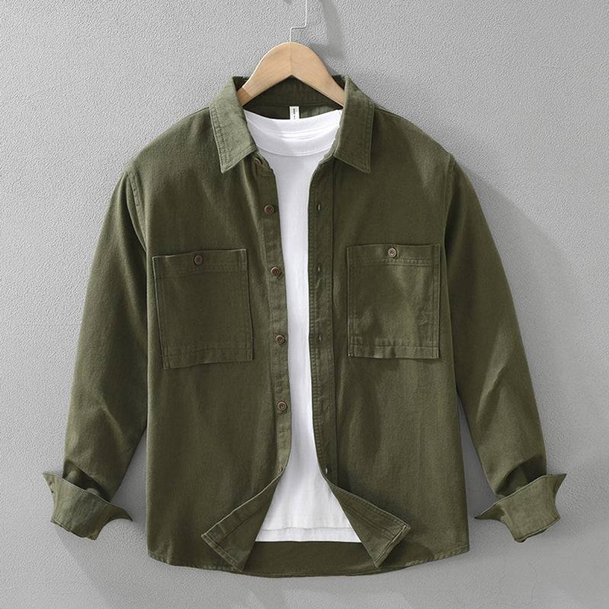 chemise homme oversize poches poitrine en olive